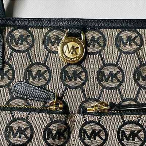 Michael Kors Kempton Purse  - Picture 2 of 7